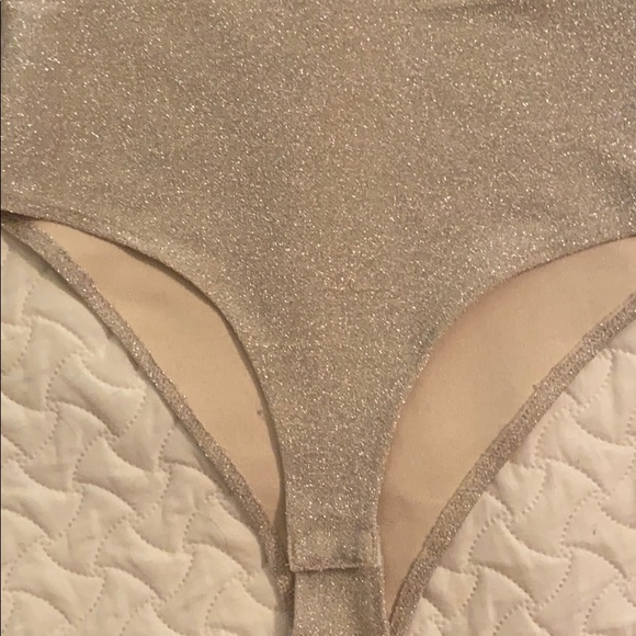 Vero Moda gold metallic ruffle bodysuit - Picture 5 of 9